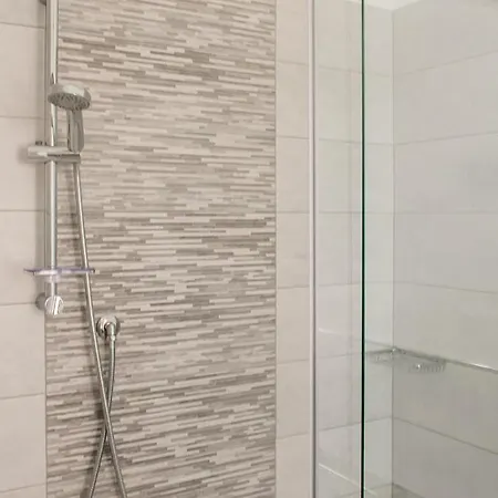 Hotel Welcomely - Morandi 14 B *